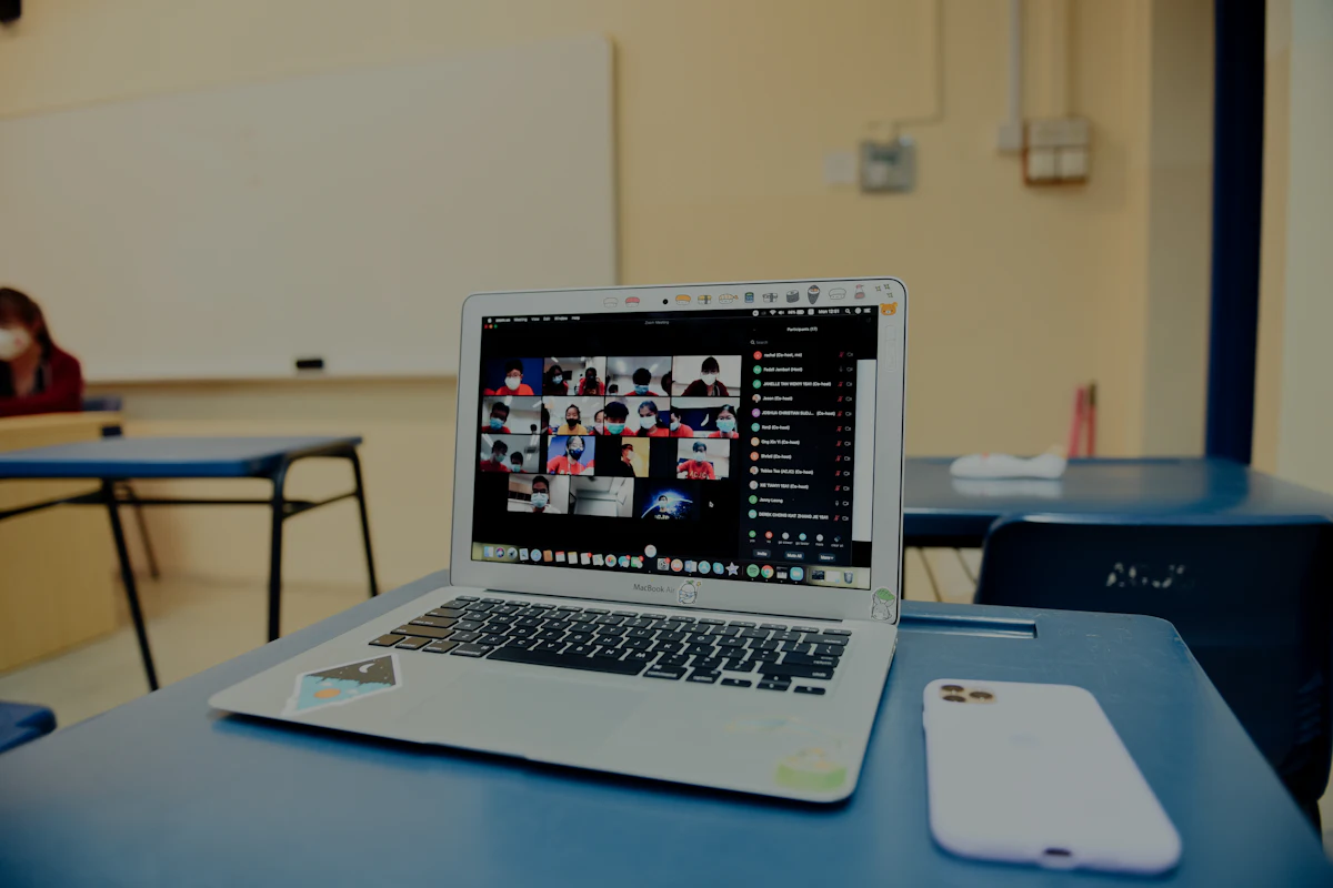 A laptop showing an online class